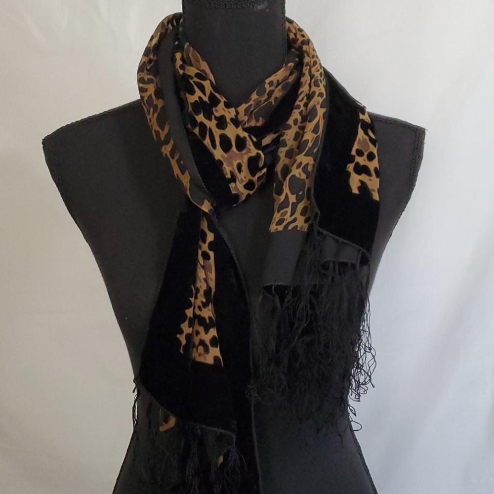 Women's Leopard velvet Tassel Scarf